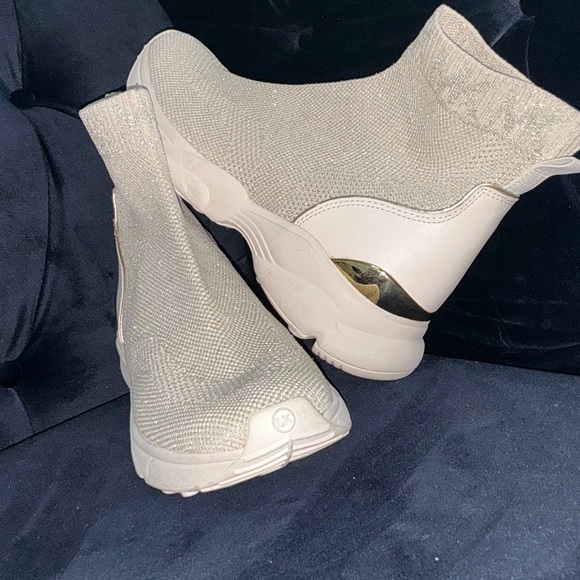MK Brand - Picture 1 of 1